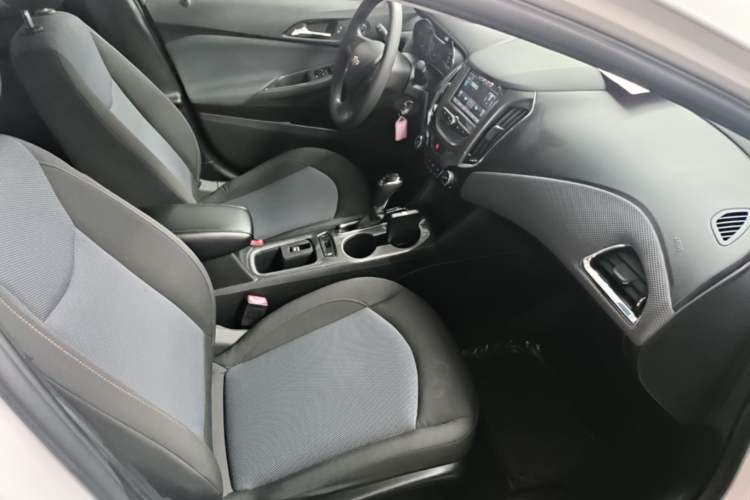 Used Chevrolet Cruze 2018 320 Automatic Pioneer Sunroof Edition Right Front Seat