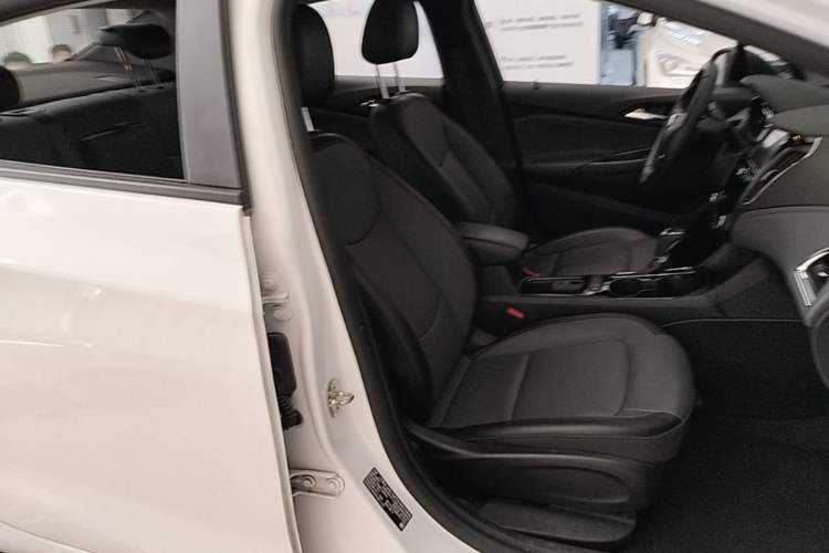 Used Chevrolet Cruze 2018 Redline 330T Dual-Clutch Flagship Edition Right Front Seat