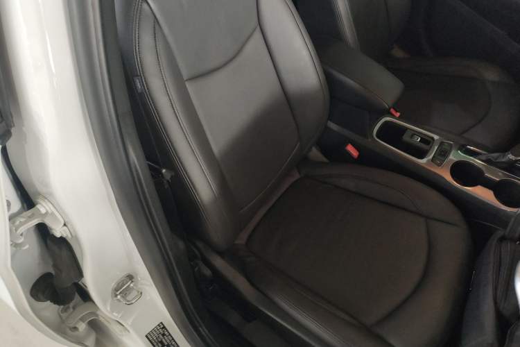 Used Chevrolet Cruze 2018 Redline 320 Automatic Pioneer Edition Right Front Seat