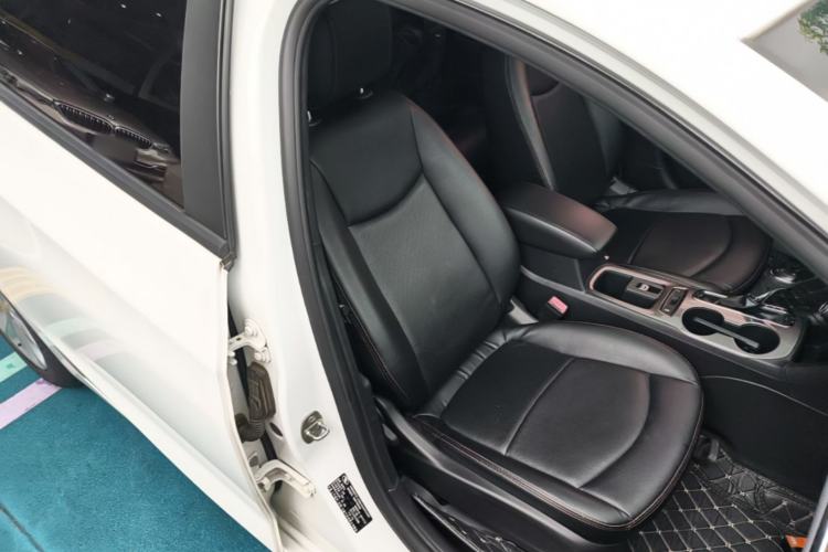 Used Chevrolet Cruze 2018 320 Automatic Pioneer Sunroof Edition Right Front Seat
