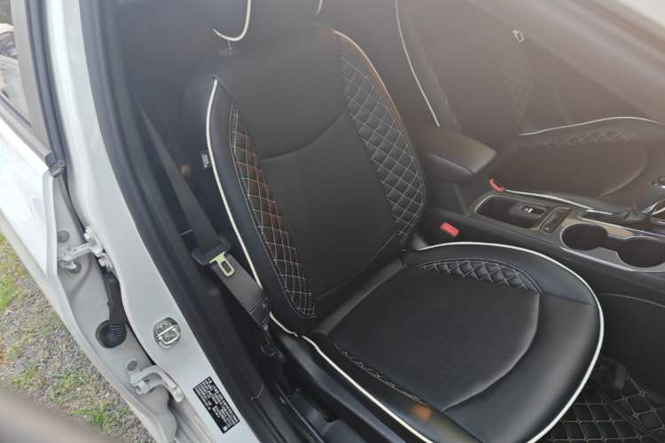 Used Chevrolet Cruze 2018 Redline 320 Automatic Pioneer Edition Right Front Seat