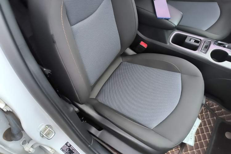 Used Chevrolet Cruze 2018 Hatchback 320 Automatic Pioneer Sunroof Edition Right Front Seat