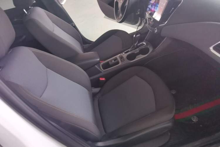 Used Chevrolet Cruze 2018 320 Automatic Pioneer Sunroof Edition Right Front Seat