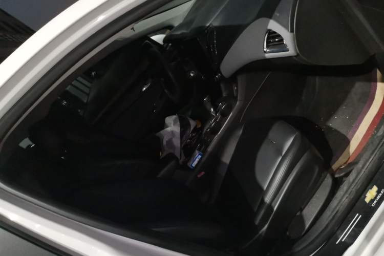 Used Chevrolet Cruze 2018 320 Automatic Pioneer Sunroof Edition Right Front Seat
