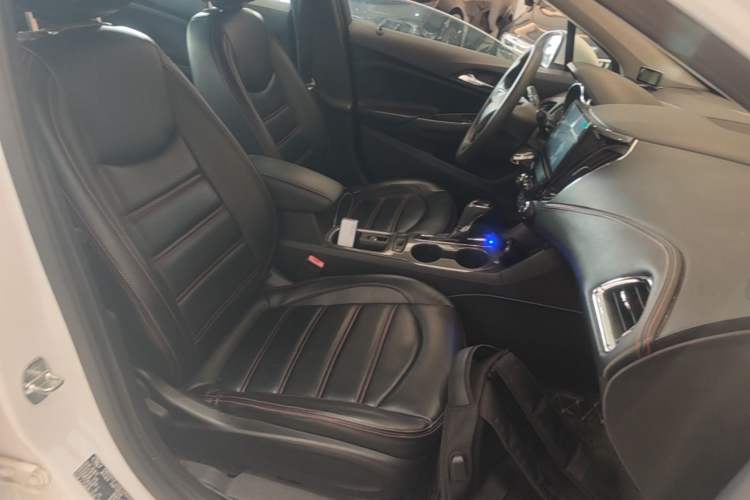 Used Chevrolet Cruze 2018 320 Automatic Pioneer Sunroof Edition Right Front Seat