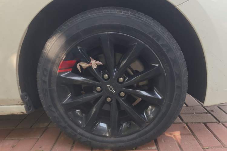 Used Chevrolet Cruze 2018 Redline 320 Automatic Pioneer Edition Right Front Wheel Hub
