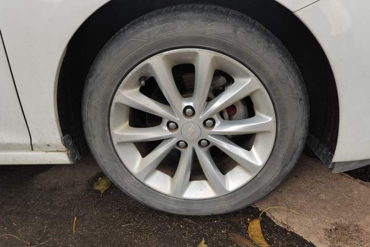 Used Chevrolet Cruze 2018 320 Automatic Pioneer Sunroof Edition Right Front Wheel Hub