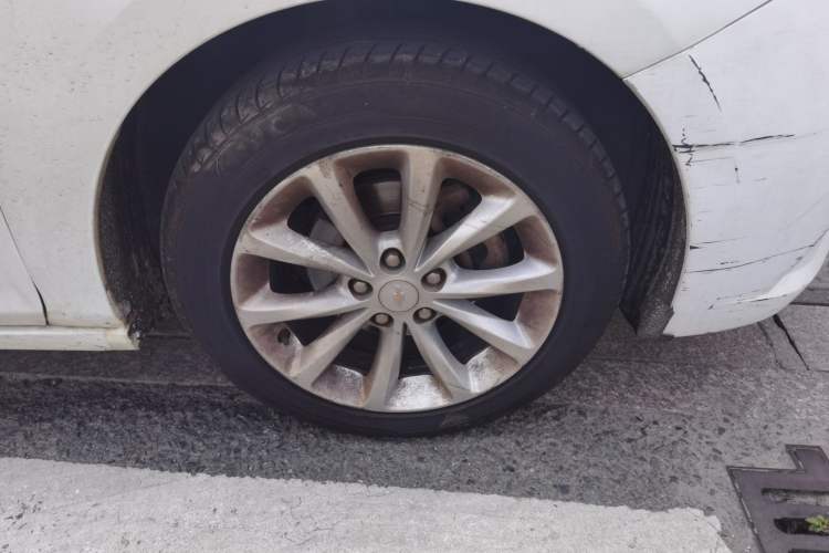 Used Chevrolet Cruze 2018 320 Automatic Pioneer Sunroof Edition Right Front Wheel Hub