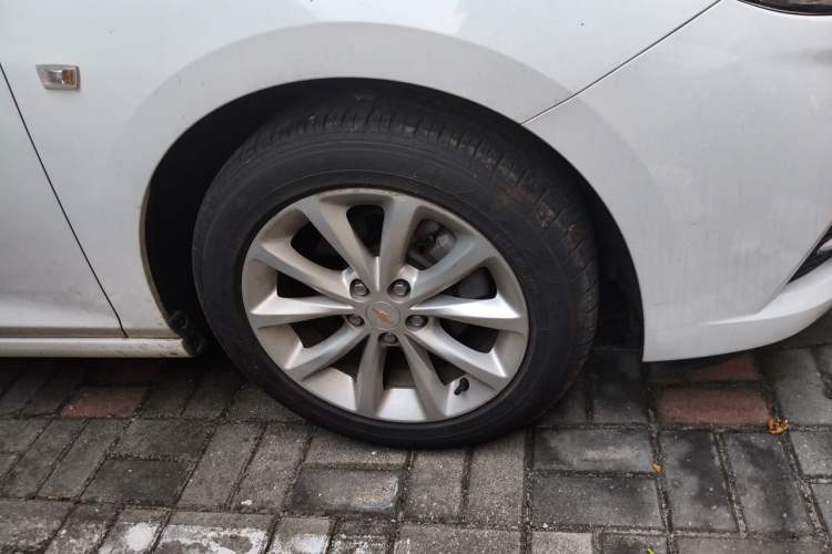 Used Chevrolet Cruze 2018 Revised Version 320 Automatic Pioneer Edition Right Front Wheel Hub