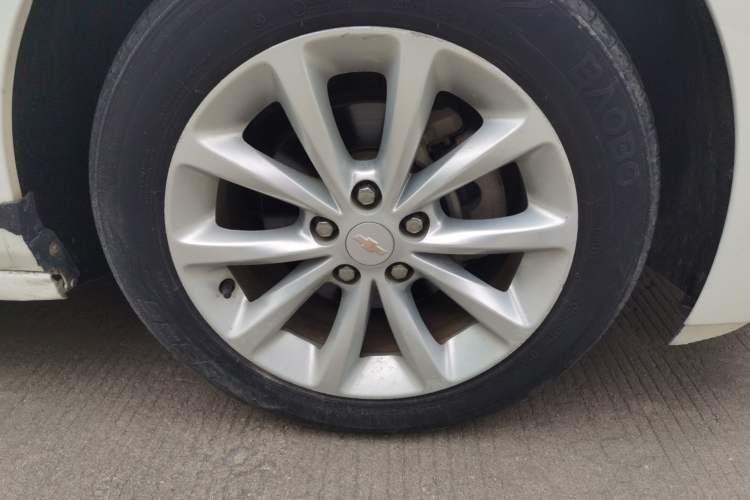 Used Chevrolet Cruze 2018 320 Automatic Pioneer Sunroof Edition Right Front Wheel Hub