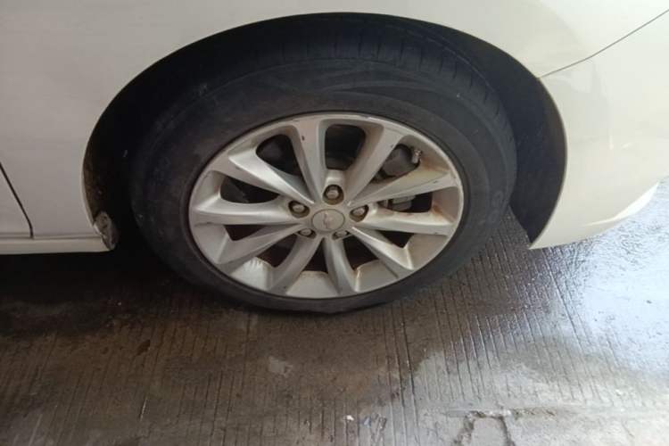 Used Chevrolet Cruze 2018 320 Automatic Pioneer Sunroof Edition Right Front Wheel Hub