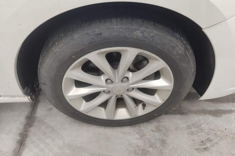 Used Chevrolet Cruze 2018 320 Automatic Pioneer Sunroof Edition Right Front Wheel Hub