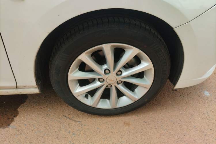 Used Chevrolet Cruze 2018 320 Automatic Pioneer Sunroof Edition Right Front Wheel Hub