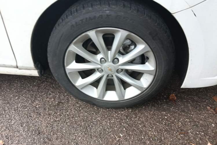 Used Chevrolet Cruze 2018 320 Automatic Pioneer Sunroof Edition Right Front Wheel Hub