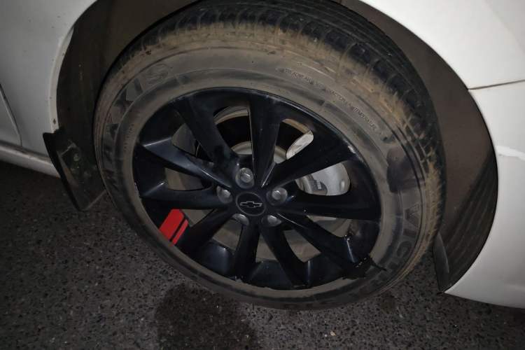 Used Chevrolet Cruze 2018 Redline 320 Automatic Pioneer Edition Right Front Wheel Hub
