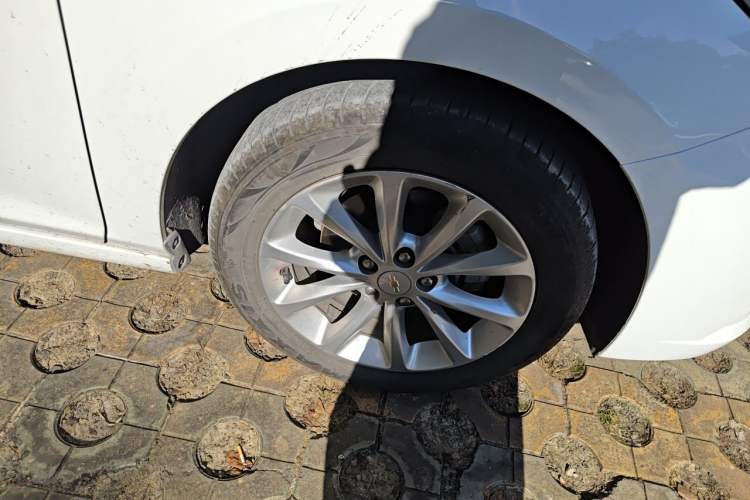 Used Chevrolet Cruze 2018 320 Automatic Pioneer Sunroof Edition Right Front Wheel Hub