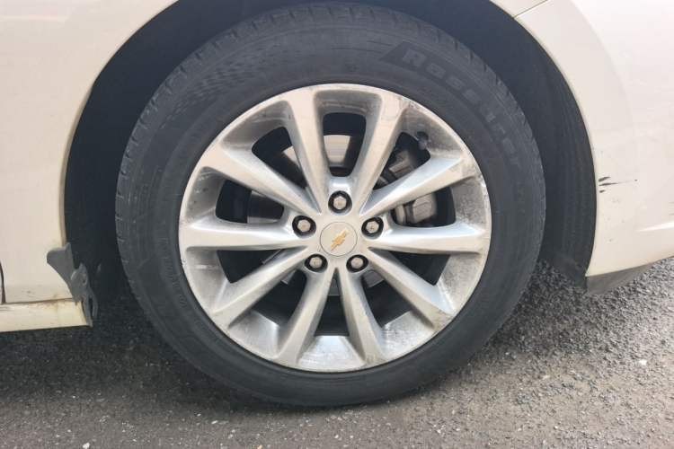 Used Chevrolet Cruze 2018 Hatchback 320 Manual Pioneer Edition Right Front Wheel Hub