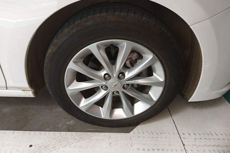 Used Chevrolet Cruze 2018 320 Automatic Pioneer Sunroof Edition Right Front Wheel Hub