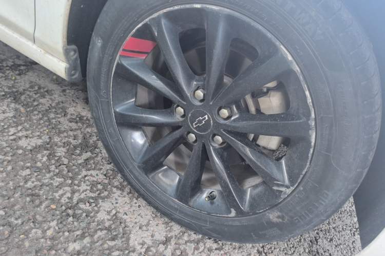 Used Chevrolet Cruze 2018 Redline 320 Automatic Pioneer Edition Right Front Wheel Hub