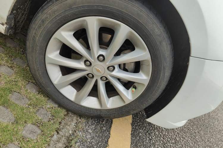 Used Chevrolet Cruze 2018 320 Automatic Pioneer Sunroof Edition Right Front Wheel Hub