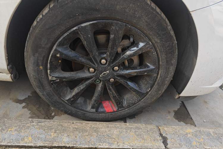 Used Chevrolet Cruze 2018 Redline 320 Automatic Pioneer Edition Right Front Wheel Hub