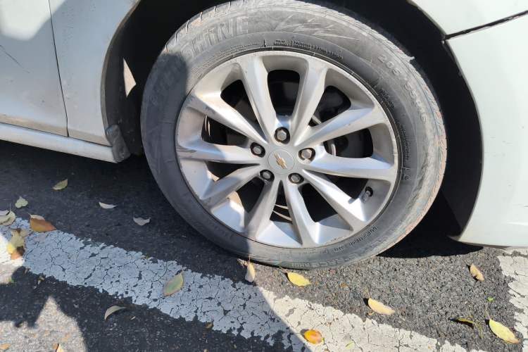 Used Chevrolet Cruze 2018 320 Automatic Pioneer Sunroof Edition Right Front Wheel Hub