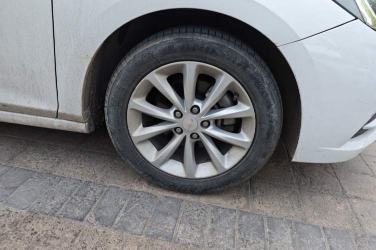 Used Chevrolet Cruze 2018 320 Automatic Pioneer Sunroof Edition Right Front Wheel Hub