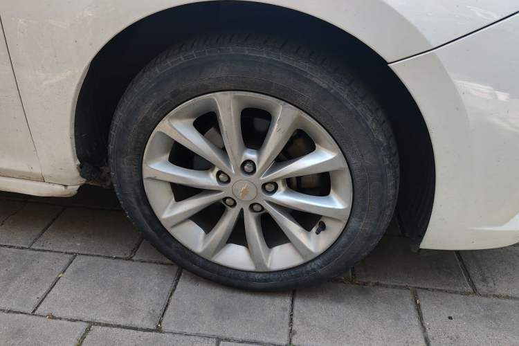 Used Chevrolet Cruze 2018 320 Automatic Pioneer Sunroof Edition Right Front Wheel Hub