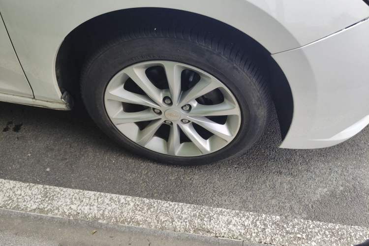 Used Chevrolet Cruze 2018 320 Automatic Pioneer Sunroof Edition Right Front Wheel Hub