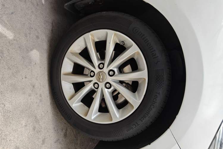 Used Chevrolet Cruze 2018 320 Automatic Pioneer Sunroof Edition Right Front Wheel Hub