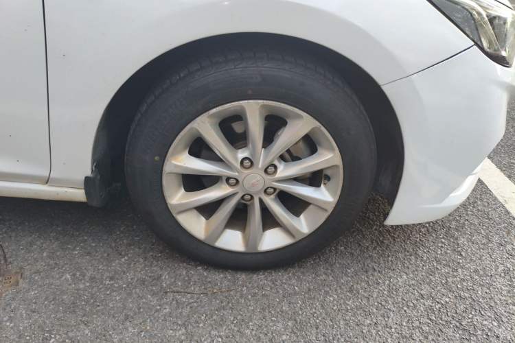 Used Chevrolet Cruze 2018 320 Automatic Pioneer Sunroof Edition Right Front Wheel Hub