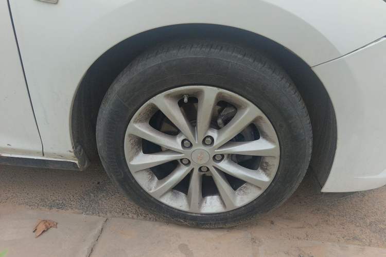 Used Chevrolet Cruze 2018 320 Automatic Pioneer Sunroof Edition Right Front Wheel Hub