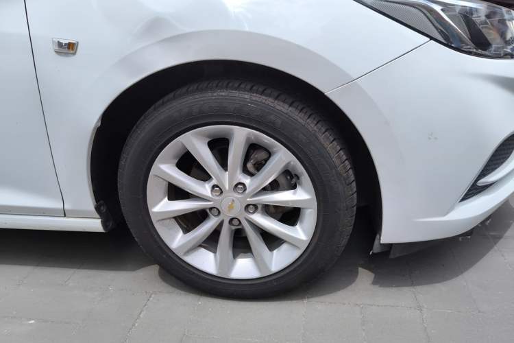 Used Chevrolet Cruze 2018 320 Automatic Pioneer Sunroof Edition Right Front Wheel Hub