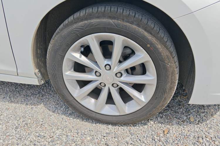 Used Chevrolet Cruze 2018 320 Automatic Pioneer Sunroof Edition Right Front Wheel Hub