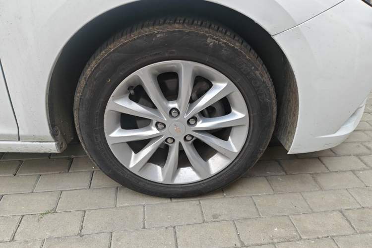 Used Chevrolet Cruze 2018 Revised Version 320 Automatic Pioneer Edition Right Front Wheel Hub