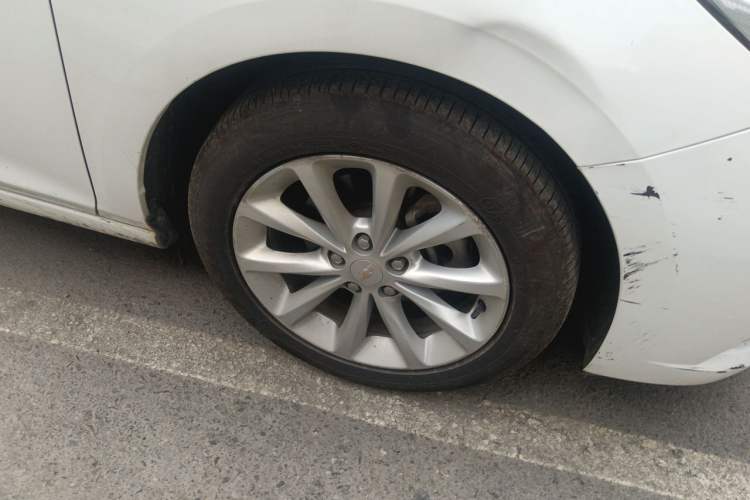 Used Chevrolet Cruze 2018 320 Automatic Pioneer Sunroof Edition Right Front Wheel Hub