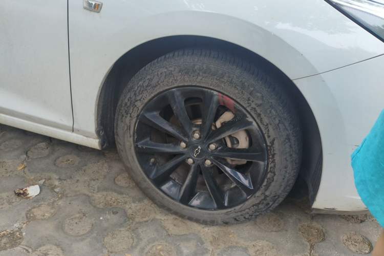 Used Chevrolet Cruze 2018 Redline 320 Automatic Pioneer Edition Right Front Wheel Hub