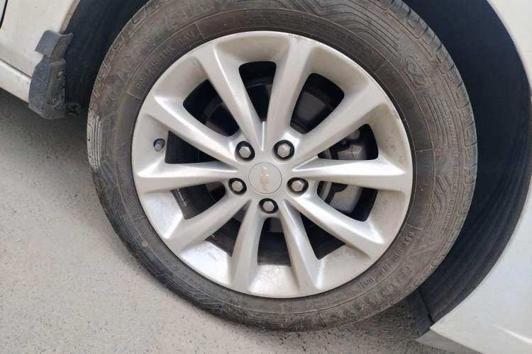 Used Chevrolet Cruze 2018 Revised Version 320 Automatic Pioneer Edition Right Front Wheel Hub