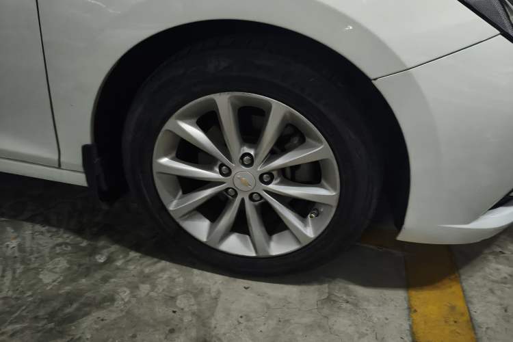 Used Chevrolet Cruze 2018 320 Automatic Pioneer Sunroof Edition Right Front Wheel Hub