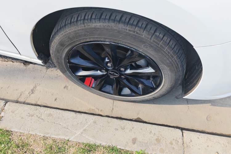 Used Chevrolet Cruze 2018 Redline 320 Automatic Pioneer Edition Right Front Wheel Hub