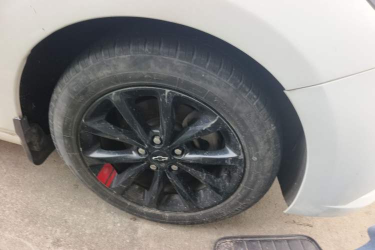 Used Chevrolet Cruze 2018 Redline 320 Automatic Pioneer Edition Right Front Wheel Hub