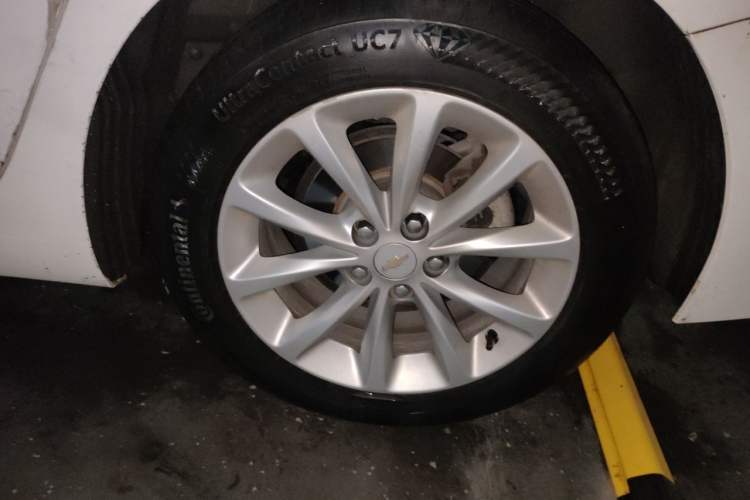 Used Chevrolet Cruze 2018 320 Automatic Pioneer Sunroof Edition Right Front Wheel Hub