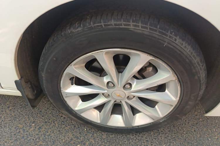 Used Chevrolet Cruze 2018 320 Automatic Pioneer Sunroof Edition Right Front Wheel Hub