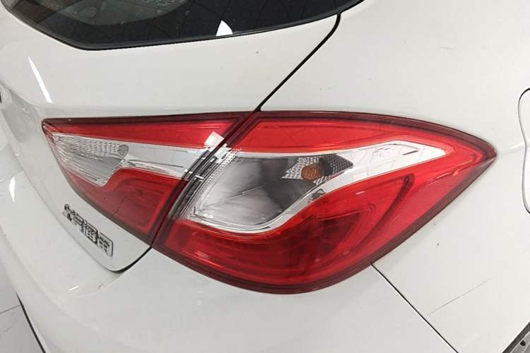 Used Chevrolet Cruze 2018 Hatchback 320 Automatic Pioneer Sunroof Edition Right Rear Taillight