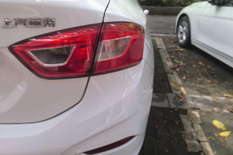 Used Chevrolet Cruze 2018 320 Automatic Pioneer Sunroof Edition Right Rear Taillight