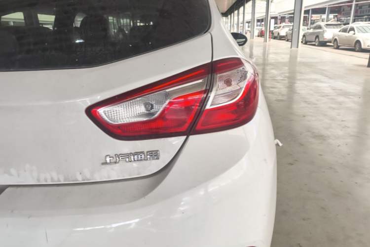 Used Chevrolet Cruze 2018 Hatchback 320 Automatic Pioneer Sunroof Edition Right Rear Taillight