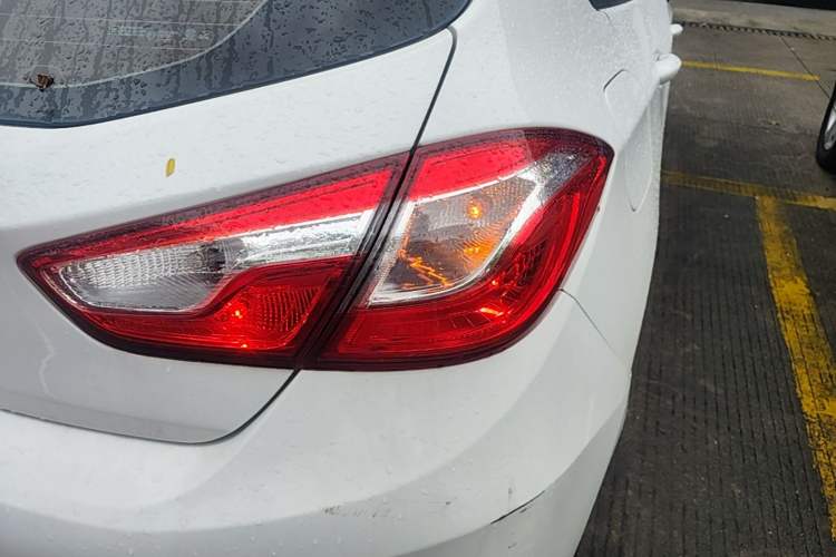 Used Chevrolet Cruze 2018 Hatchback 320 Automatic Pioneer Sunroof Edition Right Rear Taillight