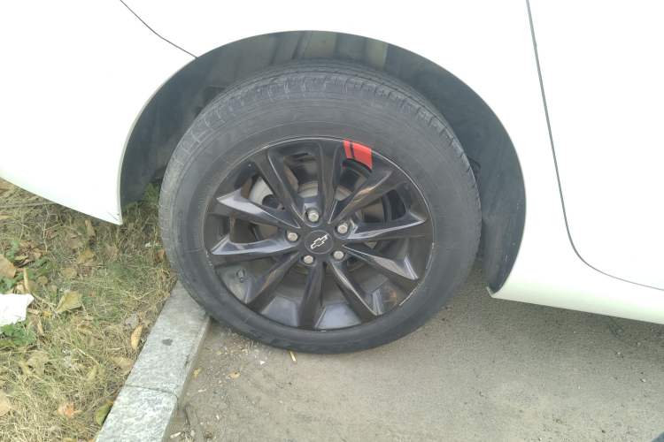 Used Chevrolet Cruze 2018 Redline 320 Automatic Pioneer Edition Right Rear Wheel Hub