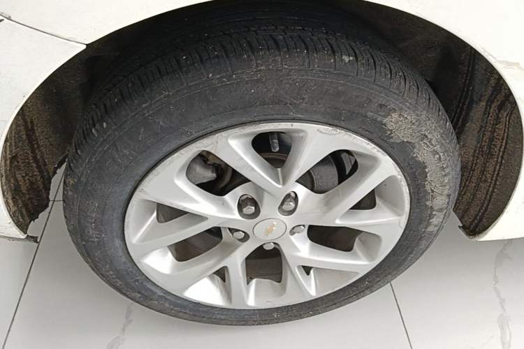 Used Chevrolet Cruze 2018 Hatchback 320 Automatic Pioneer Sunroof Edition Right Rear Wheel Hub