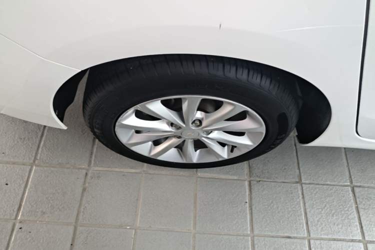 Used Chevrolet Cruze 2018 320 Automatic Pioneer Sunroof Edition Right Rear Wheel Hub